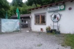 Schnitzelstube Hundehütte