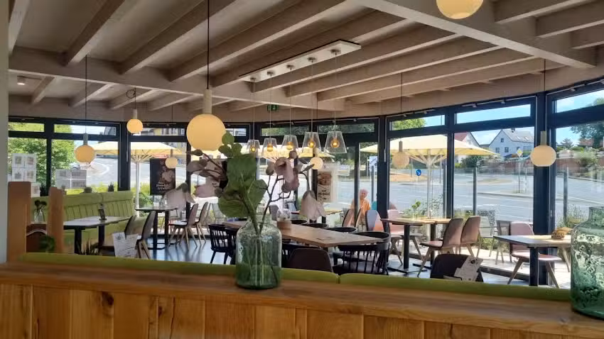 Schw&auml;lmer Brotladen & Caf&eacute; am Stammhaus