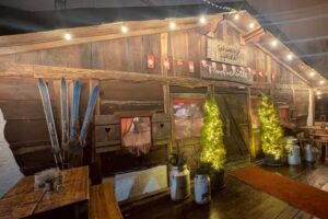 Schwarze Heidi Fondue Hütte HINTERM BERG @Alt-Stralau 68