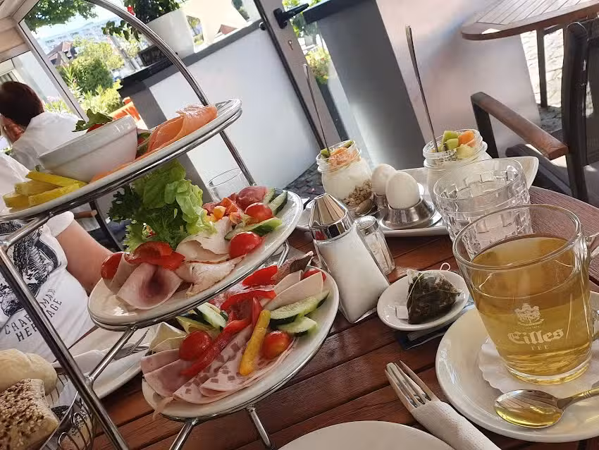 Second Street &ndash; Caf&eacute;, Bar & Restaurant