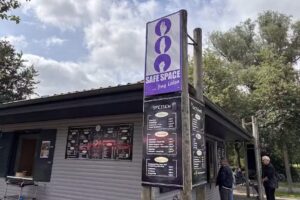 Seebistro mit Minigolf & Tretboot