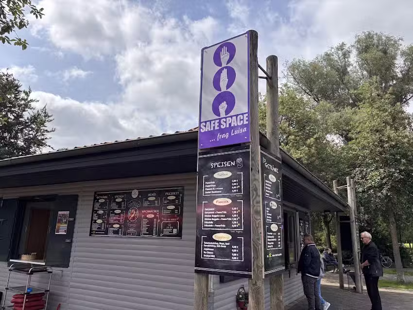 Seebistro mit Minigolf & Tretboot