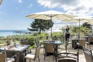 Seeterrassen-Restaurant mit Ostseeblick