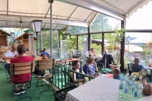 Sesselbahn-Terrassen-Caf&eacute;