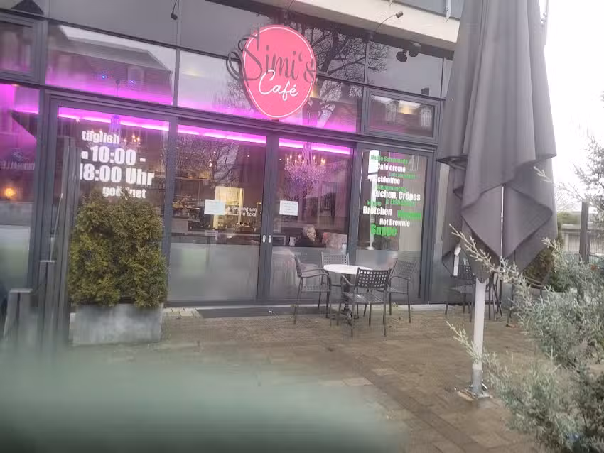 Simi&rsquo;s Caf&eacute;