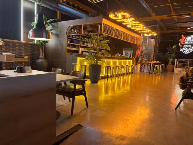 Smoky&rsquo;s Cafe, Burger & Bar