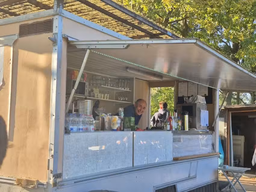 Snack Bar ,,Heißer Sand“