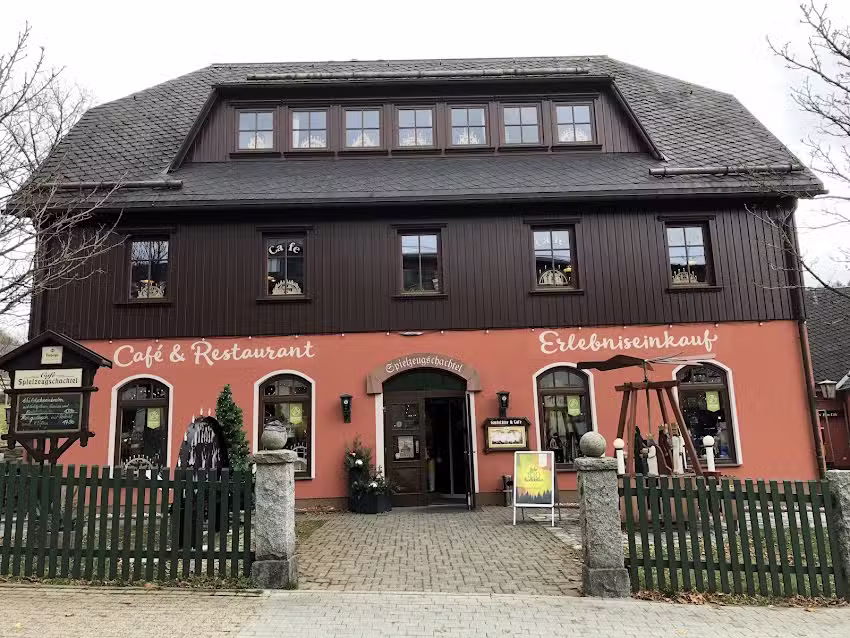 Spielzeugschachtel | Caf&eacute; & Restaurant