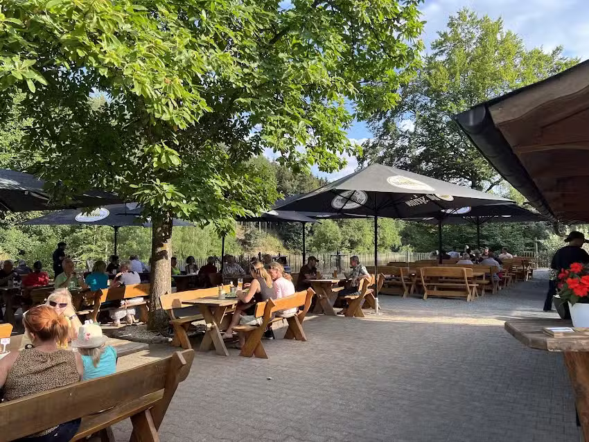 Spie&szlig;bratenhalle