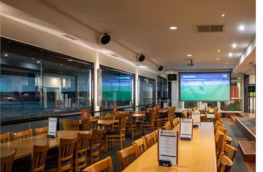Sportdeck 83 Sportsbar & Restaurant