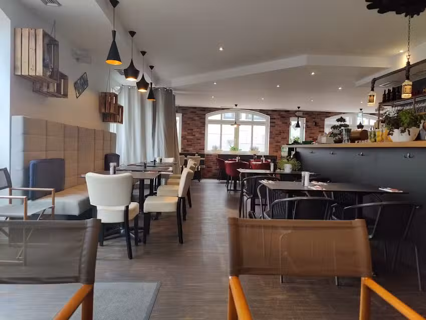 STADTB&Uuml;HNE- BISTRO-BAR-CAF&Eacute;