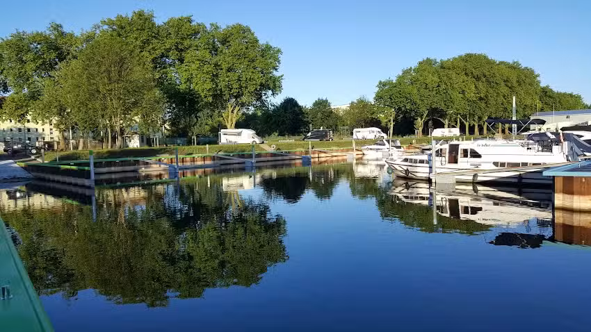 Stadtmarina Brandenburg Boote & Camping