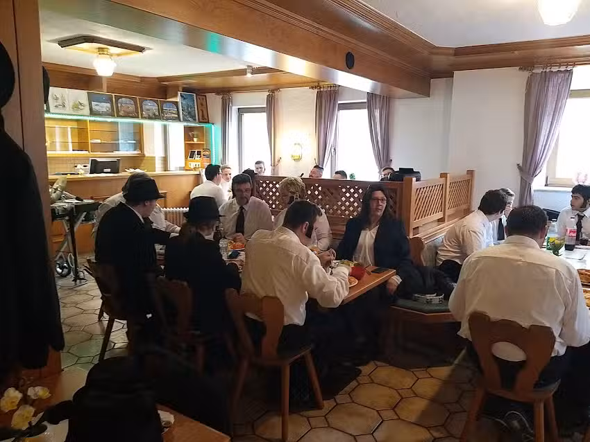 Star Pizza Restaurant