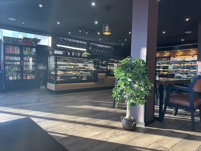 Starbake Bakery & Cafe