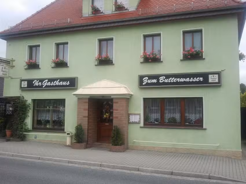 Steffi Kurze Cafe und Restaurant Zum Butterwasser