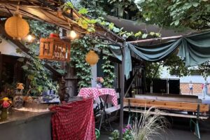 Strau&szlig;enwirtschaft