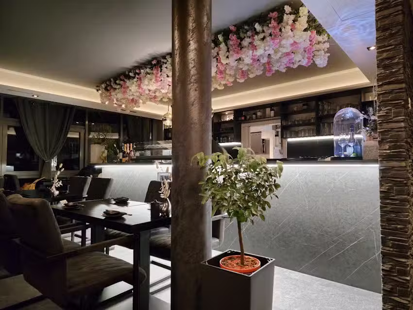 Sushi Club &ndash; The Hidden Place