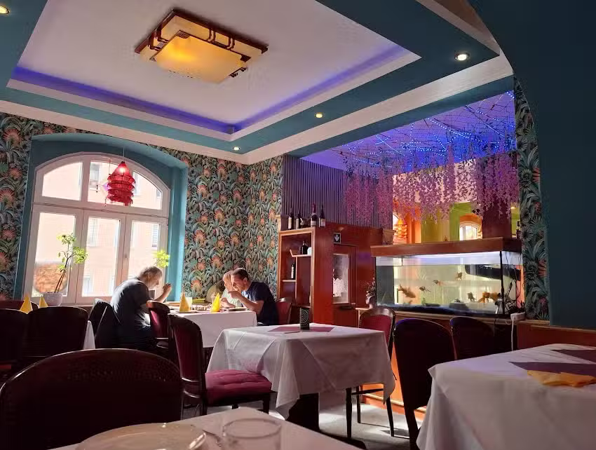 TAJ MAHAL Tandoori Indian Restaurant