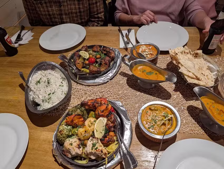Taj Tandoori Restaurant & Bistro