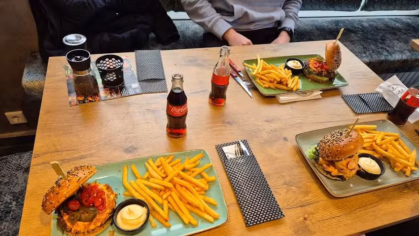 Tar&rsquo;oz Burger & Bowls