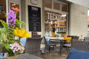 TECKOLO &ndash; Caf&eacute;. Bistro. Laden.