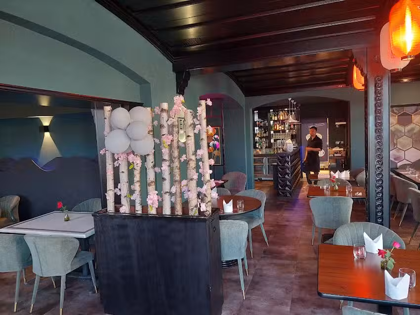 TEN – Asian Fusion & Bar
