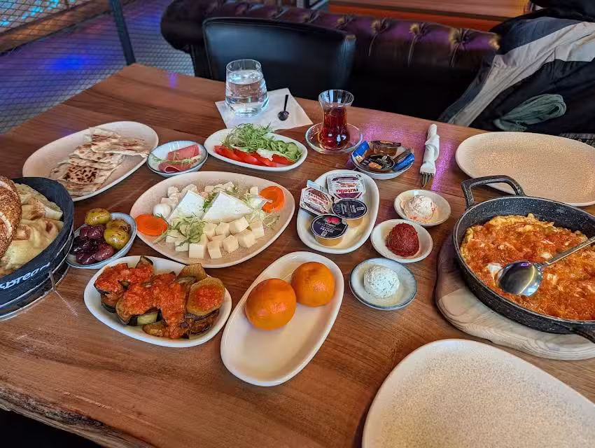 Teras mediterranes Fr&uuml;hst&uuml;ck