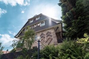 THE HEARTS HOTEL