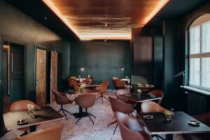 THE KNAST Restaurant