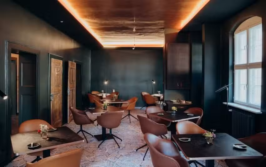 THE KNAST Restaurant