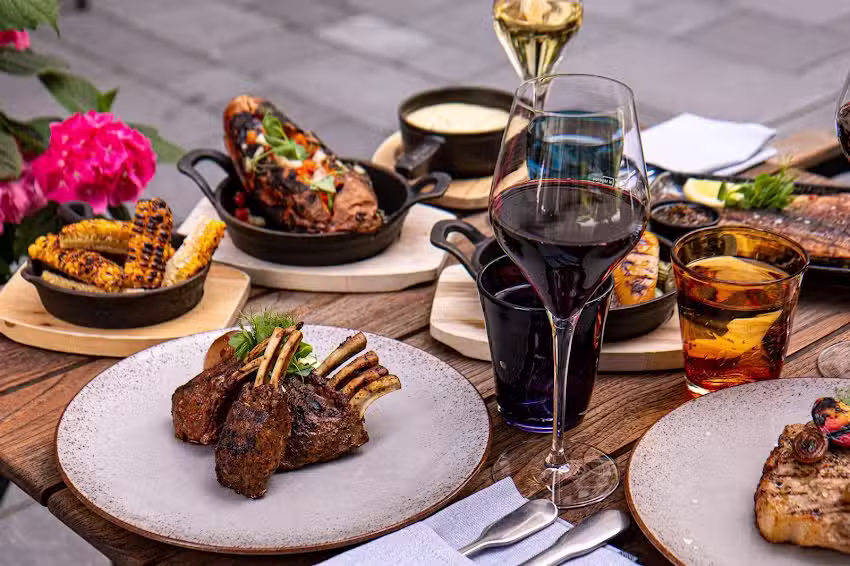 The Lonely Broccoli & Terrasse
