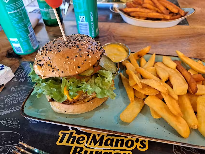 The Mano&lsquo;s Burger