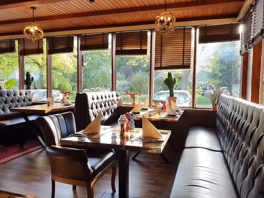 The Sur Steakhouse & Restaurant Saal