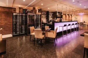 Theo’s Bar & Restaurant