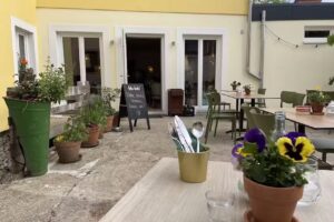 Ti&rsquo;s Caf&eacute;