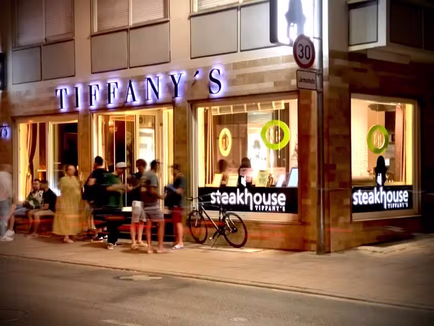 TIFFANY&rsquo;S lounge