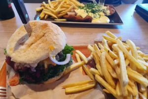 Tinos Grill & Burger