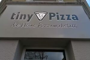Tiny Pizza Service