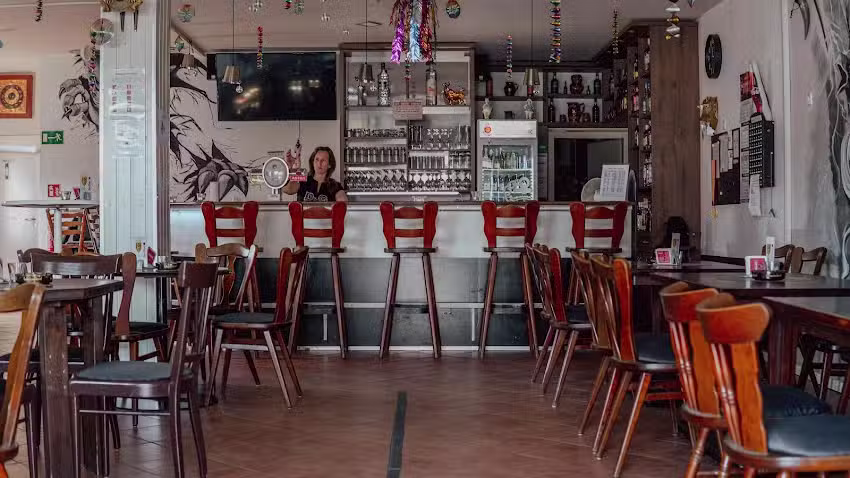 TONI&rsquo;S DART LOUNGE