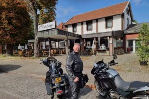 Torhaus bei Moni
