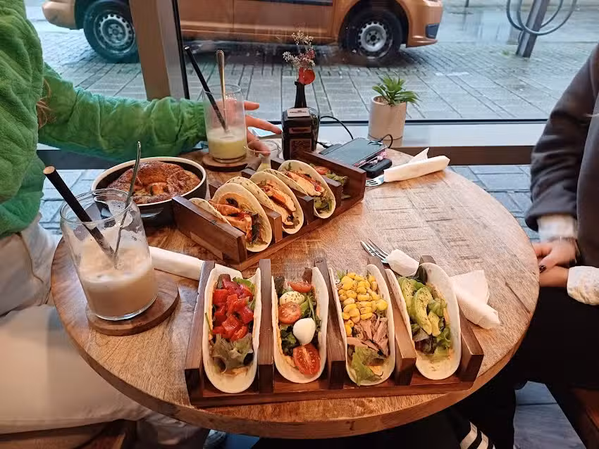 Tropical Caf&eacute;
