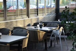 Tr&oacute;s Mont&eacute;rna &ndash; Greek &bull; Grill &bull; Burger