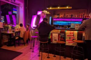 tsch&uuml;&uuml;&uuml;sch &ndash; Vriends & Cosy Comfort Food