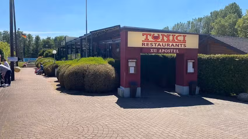 Tunici Restaurants 12 Apostel