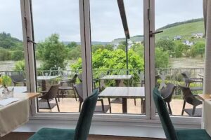 Ufer Restaurant & Bar
