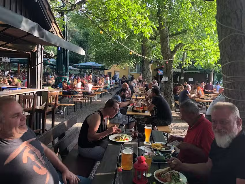 Uferst&uuml;ble Biergarten