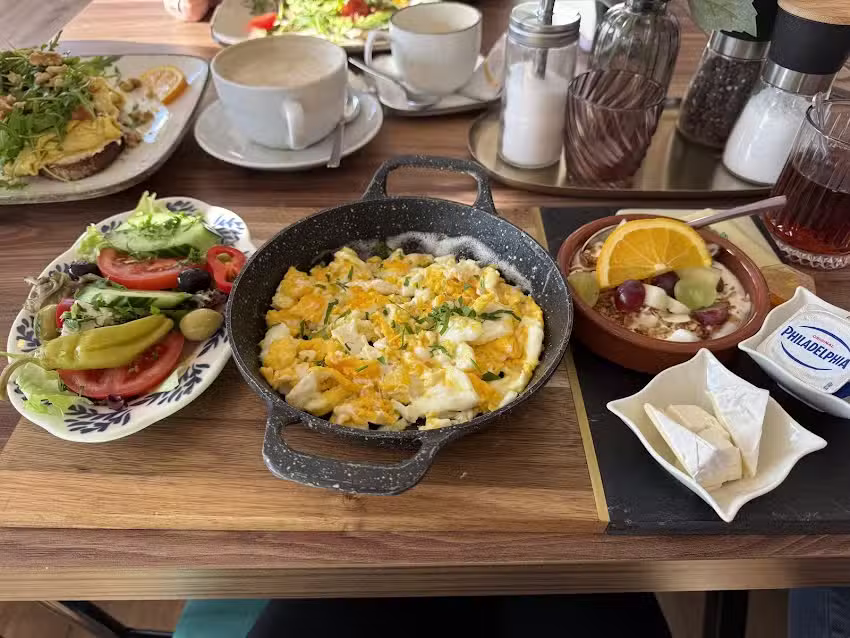 UMAY Caf&eacute; & Brunch