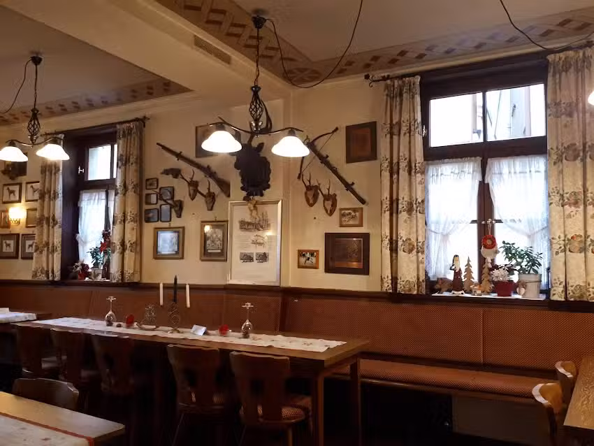 Urlaub&rsquo;s Weinstuben