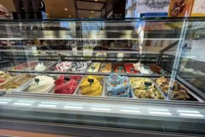 Vabene Eiscaf&eacute; . Pinsa