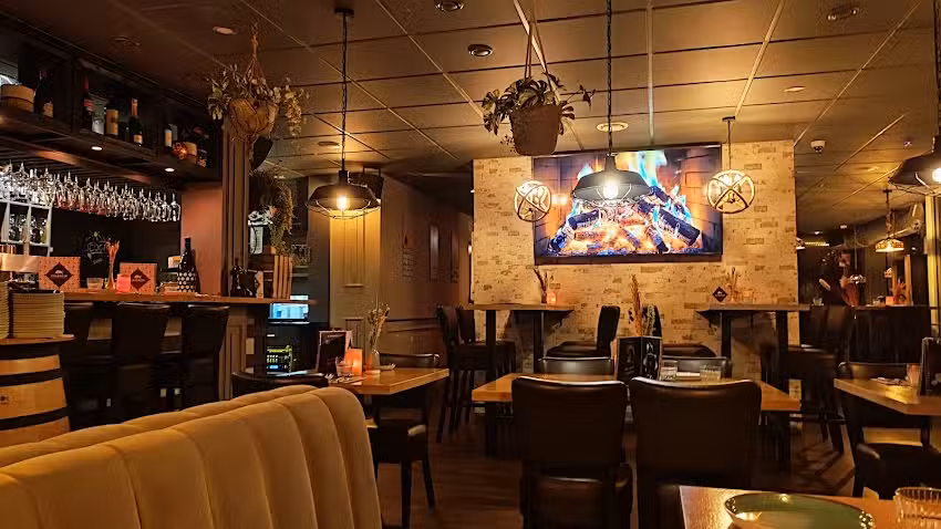 Valencia | Restaurant &bull; Tapas &bull; Cocktailbar